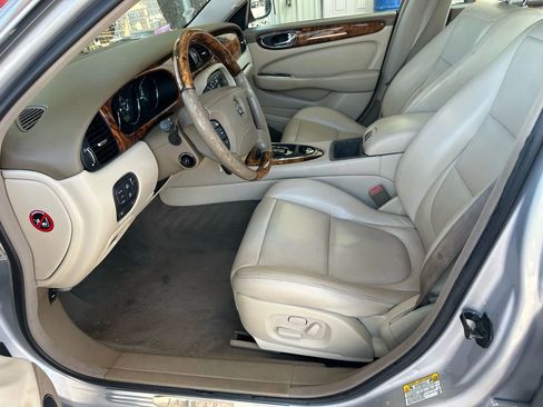 Used 2004 Jaguar XJ8 image 4
