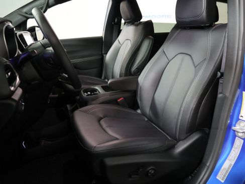 New 2026 Chrysler Pacifica Select image 23