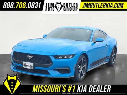 Used 2024 Ford Mustang Premium image 2
