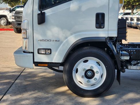 New 2024 Chevrolet Low Cab Forward image 13