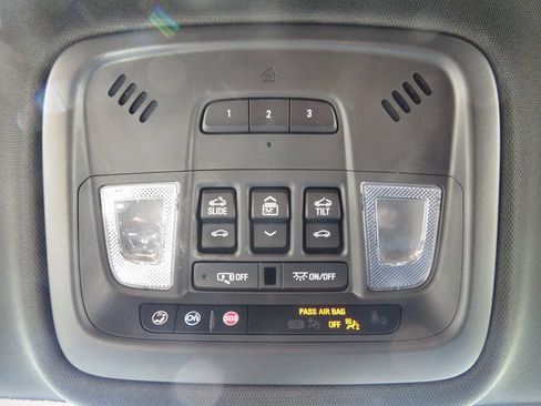 Used 2022 Chevrolet Traverse LT w/ LT Premium Package image 31