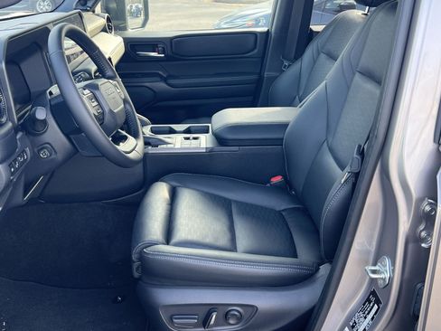 Used 2025 Toyota Land Cruiser image 12