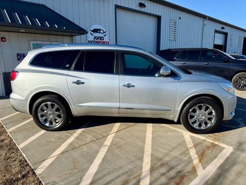 Used 2017 Buick Enclave Leather image 9
