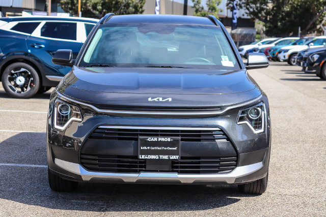 Certified 2025 Kia Niro EX FWD image 3