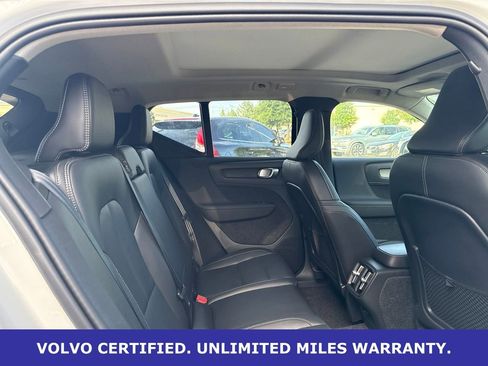 Used 2025 Volvo XC40 B5 Plus AWD/4WD image 12
