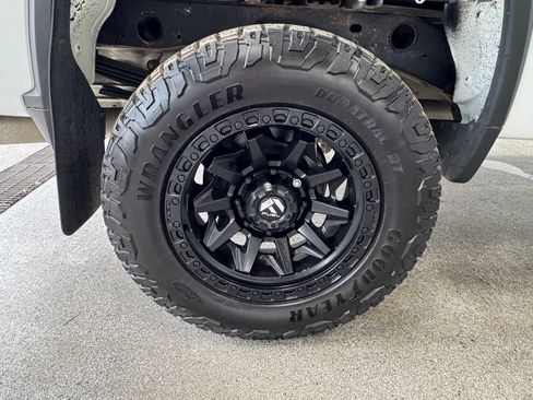 Used 2022 Chevrolet Silverado 2500 Custom w/ Custom Value Package AWD/4WD image 25