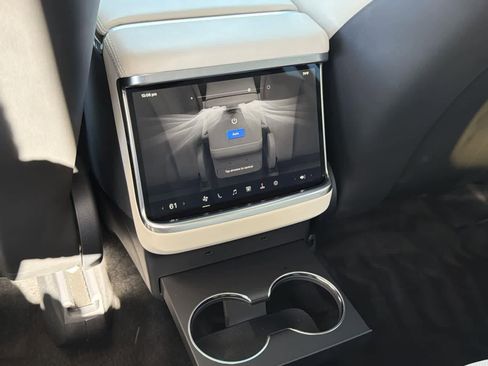 Used 2024 Tesla Model X image 29