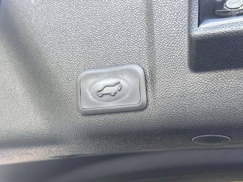 Used 2016 GMC Acadia SLT w/ Open Road Package FWD image 12
