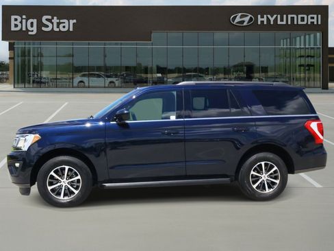Used 2021 Ford Expedition XLT RWD image 2
