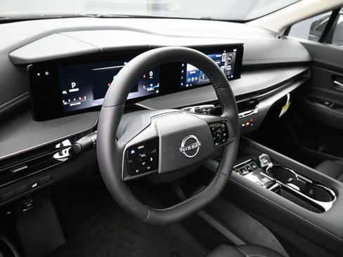 Used 2025 Nissan Murano SV FWD image 14