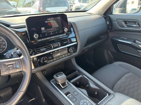 Used 2025 Nissan Pathfinder SV AWD/4WD image 17