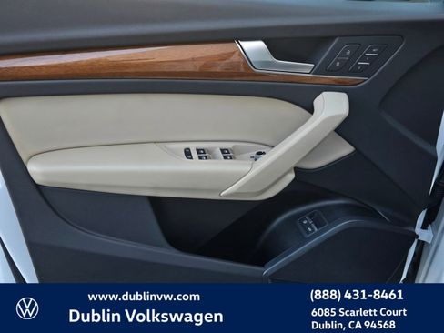 Used 2023 Audi Q5 e Premium w/ Convenience Package image 10