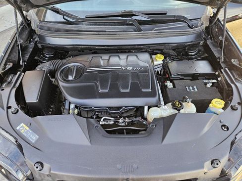 Used 2020 Jeep Cherokee Latitude Plus w/ Comfort/Convenience Group image 30