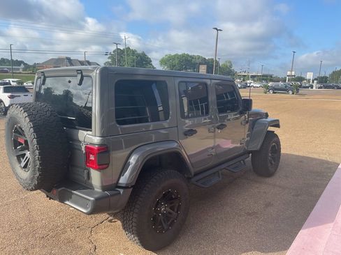 Used 2019 Jeep Wrangler Unlimited Sahara image 8