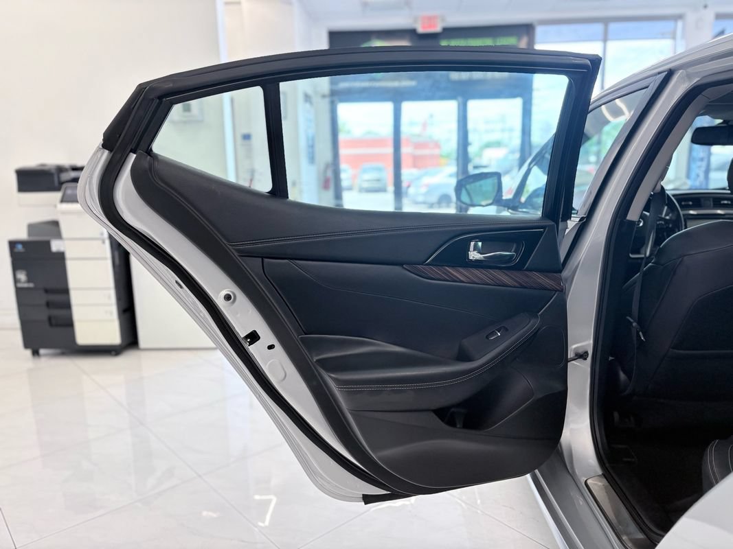 Used 2018 Nissan Maxima Platinum FWD image 39