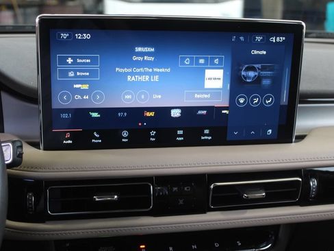 Used 2022 Lincoln Nautilus FWD w/ Premium Package image 11