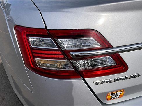 Used 2019 Ford Taurus Limited FWD image 31