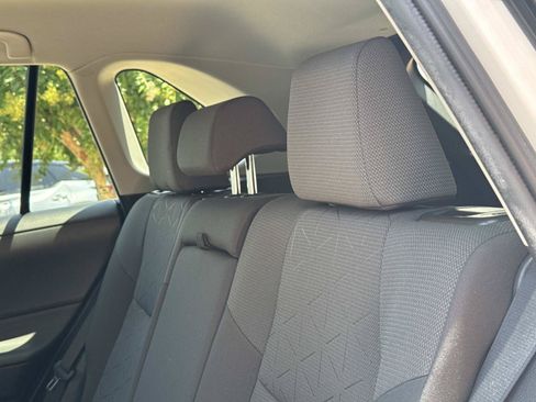 Used 2021 Toyota RAV4 XLE AWD/4WD image 18
