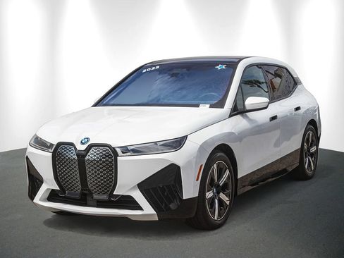 Used 2023 BMW iX xDrive50 w/ Premium Package AWD/4WD image 3