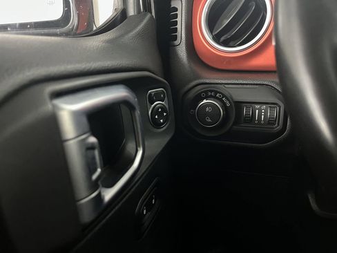 Used 2020 Jeep Gladiator Rubicon image 25