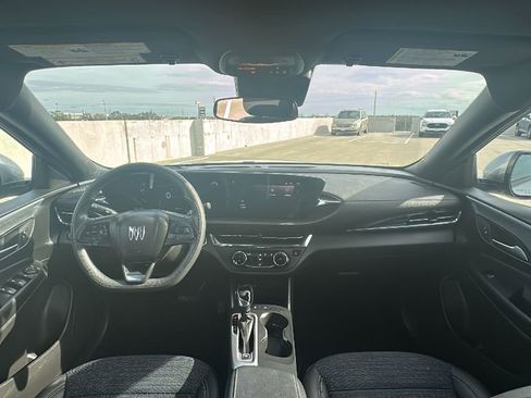 Used 2025 Buick Envista Preferred image 21