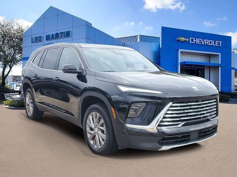 Used 2025 Buick Enclave Preferred image 2