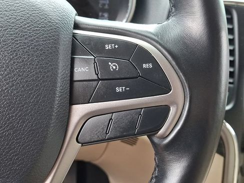 Used 2020 Jeep Grand Cherokee Laredo AWD/4WD image 21