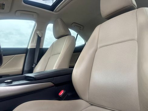 Used 2017 Lexus IS 200t w/ Premium Package RWD image 39