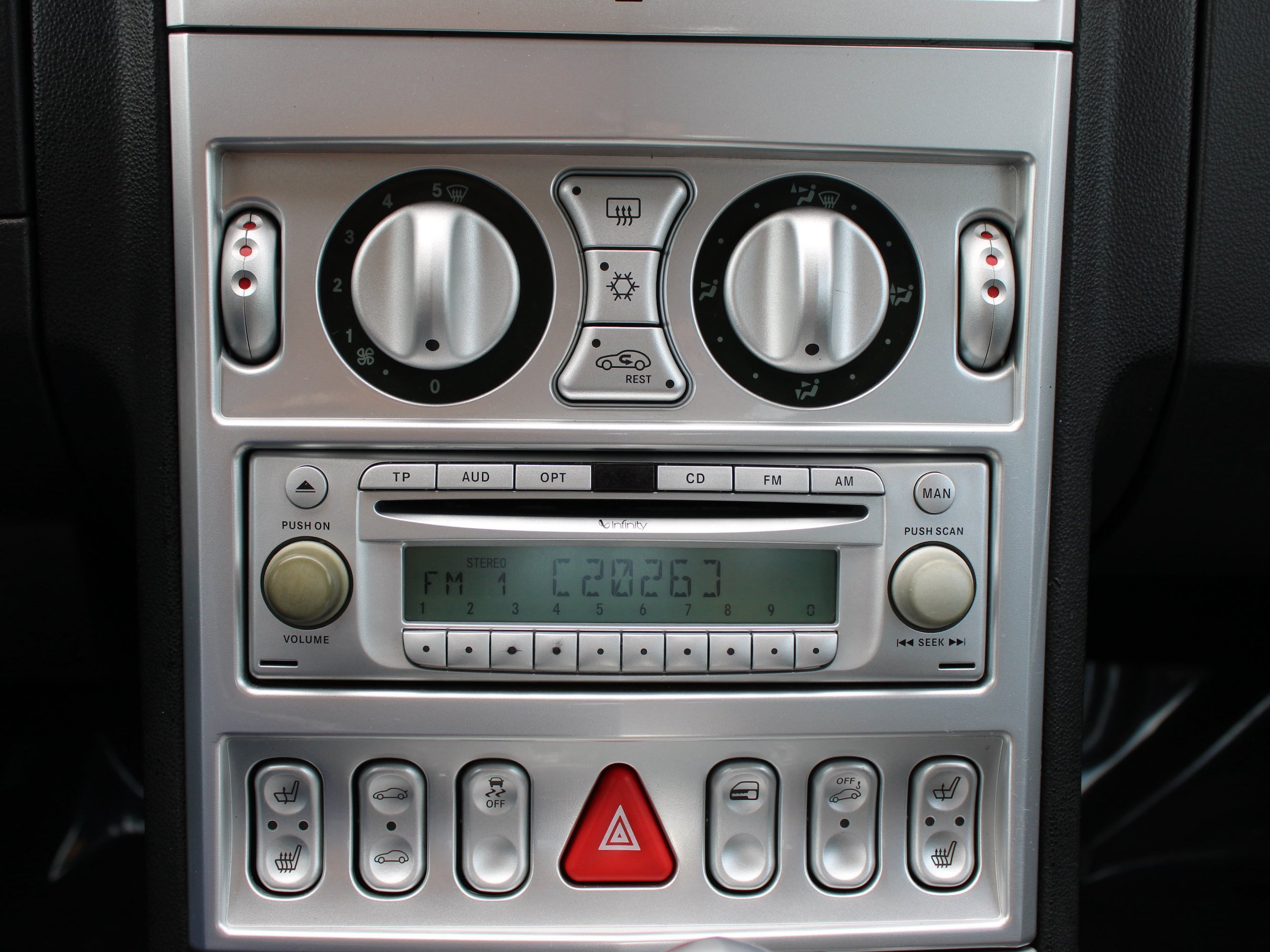 Used 2005 Chrysler Crossfire Limited RWD image 16
