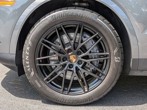 Certified 2024 Porsche Cayenne AWD/4WD image 37