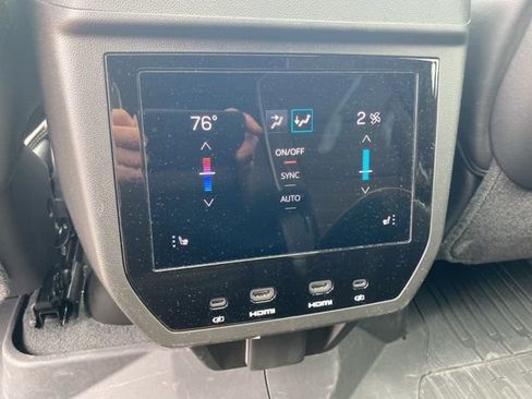 Used 2025 GMC Yukon Denali Ultimate AWD/4WD image 32