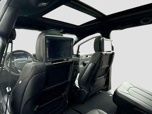 New 2026 Chrysler Pacifica Select image 6