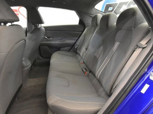 Used 2023 Hyundai Elantra SEL image 14