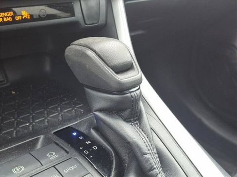 Used 2020 Toyota RAV4 LE FWD image 8