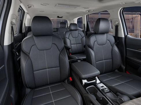 Used 2025 Kia Telluride EX w/ EX Captain's Chair Package FWD image 19