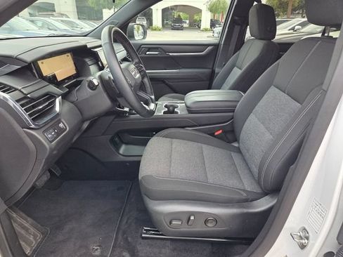 Used 2025 GMC Acadia Elevation FWD image 4