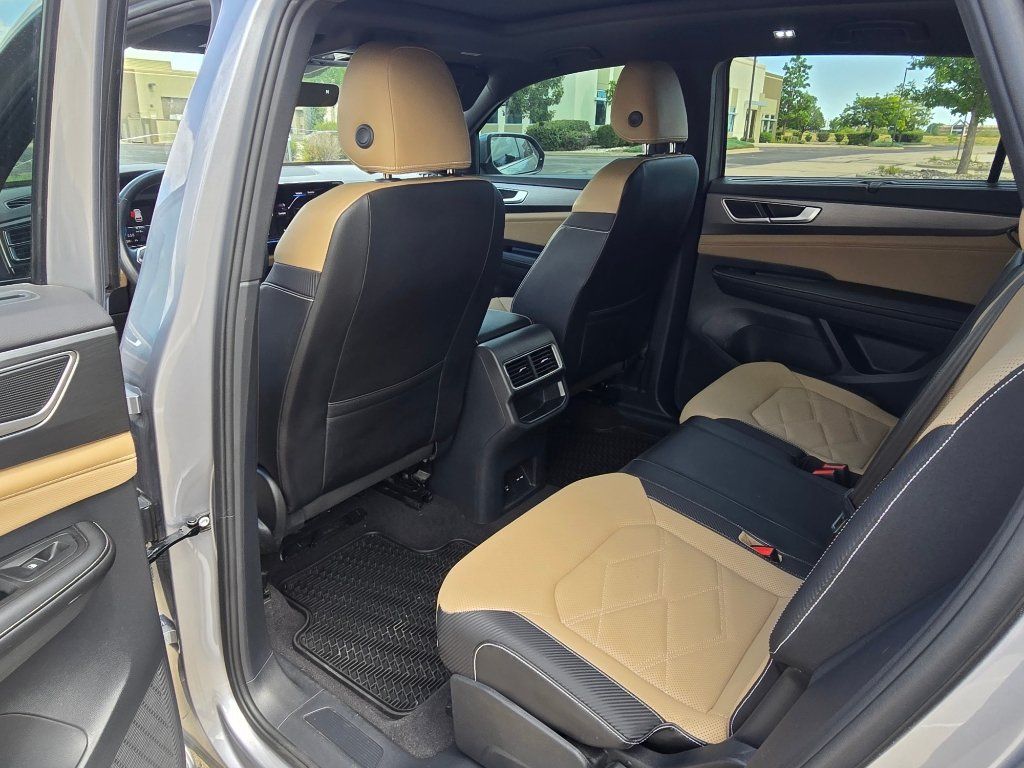 Used 2024 Volkswagen Atlas Cross Sport SE w/ Panoramic Sunroof Package AWD/4WD image 17