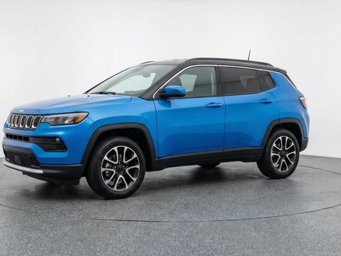 Used 2025 Jeep Compass Trailhawk AWD/4WD image 3