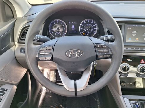 Used 2019 Hyundai Elantra SEL image 14