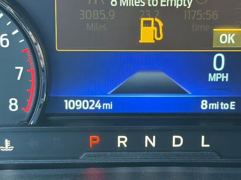 Used 2023 Ford Explorer XLT image 28