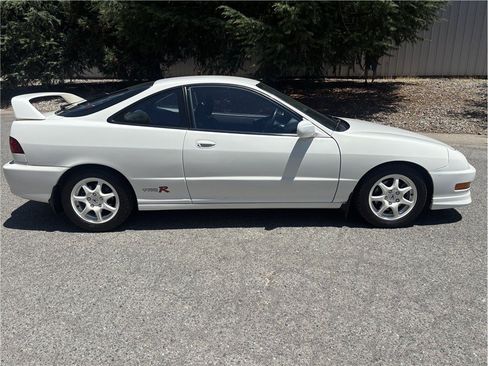 Used 1998 Acura Integra Type R FWD image 7