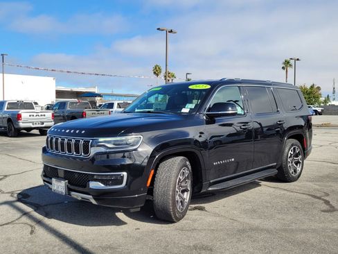 Used 2023 Jeep Wagoneer Series III w/ Preferred Equipment Group AWD/4WD image 9