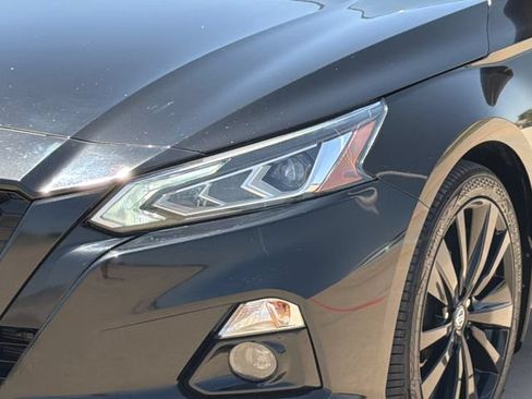 Used 2022 Nissan Altima 2.5 SR w/ Midnight Edition Package FWD image 4