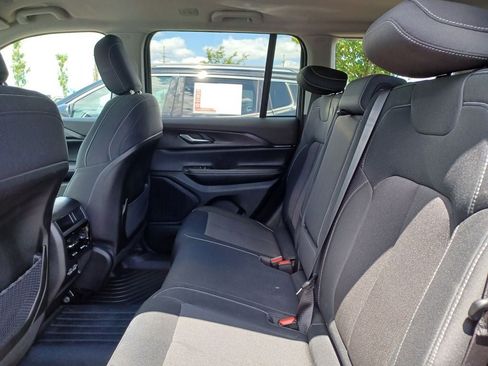 Used 2023 Jeep Grand Cherokee Laredo w/ Luxury Tech Group I AWD/4WD image 29
