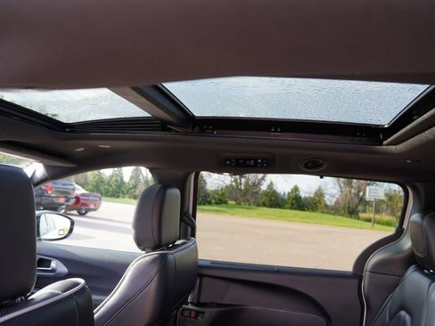 Certified 2025 Chrysler Pacifica Limited FWD image 19