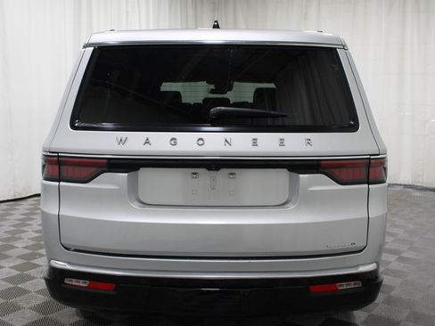 Used 2024 Jeep Wagoneer L Series II w/ Flexible Seating Group AWD/4WD image 32