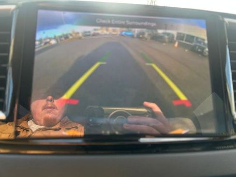 Used 2024 Chrysler Pacifica Touring-L FWD image 29