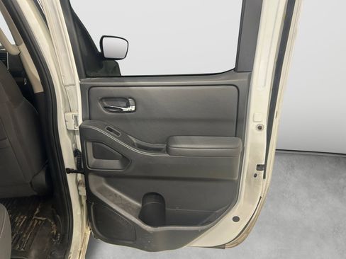 Used 2023 Nissan Frontier SV w/ SV Convenience Package RWD image 15