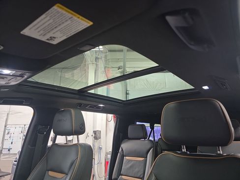 Used 2021 GMC Yukon XL AT4 image 30