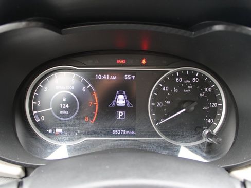 Used 2022 Nissan Versa SV w/ Trunk Package image 15